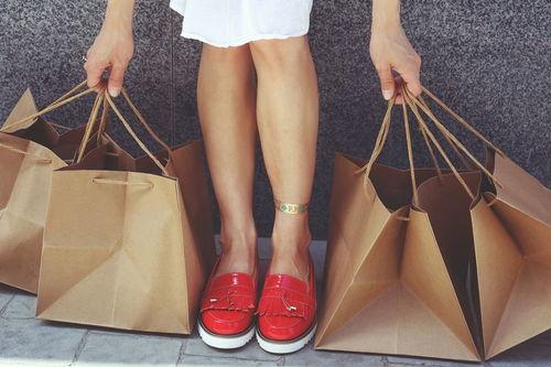 名星穿国产鞋的是谁呀视频,揭秘穿国产鞋的时尚达人 第1张 名星穿国产鞋的是谁呀视频,揭秘穿国产鞋的时尚达人 第1张